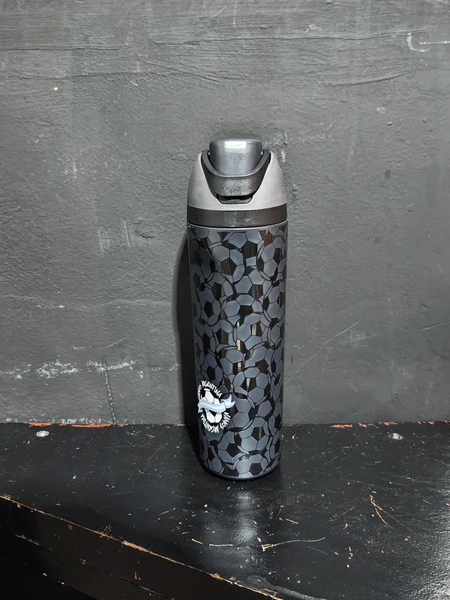 Botella deportiva pelotas de fútbol